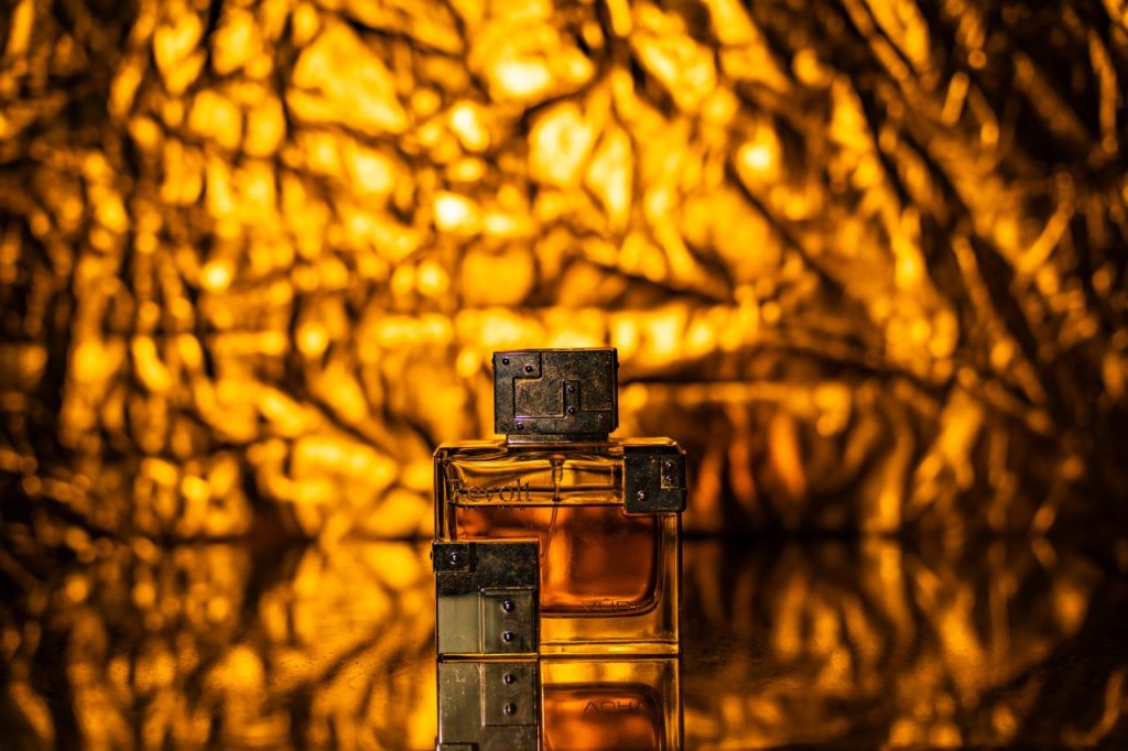 A luxurious perfume bottle against a shimmering golden bokeh background, creating a sense of elegance and opulence.
